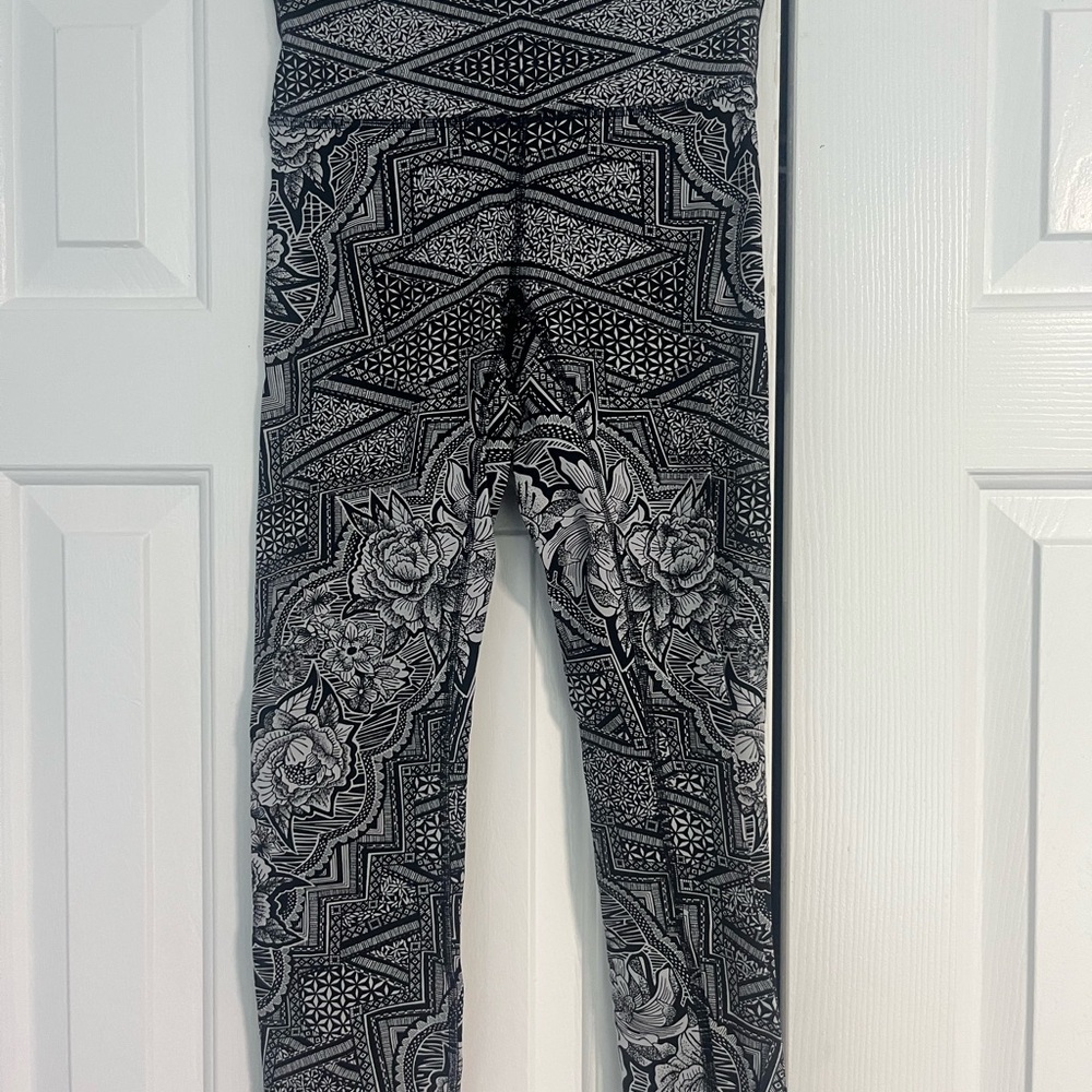 Lululemon Athletica Black and White Geometric Leggings